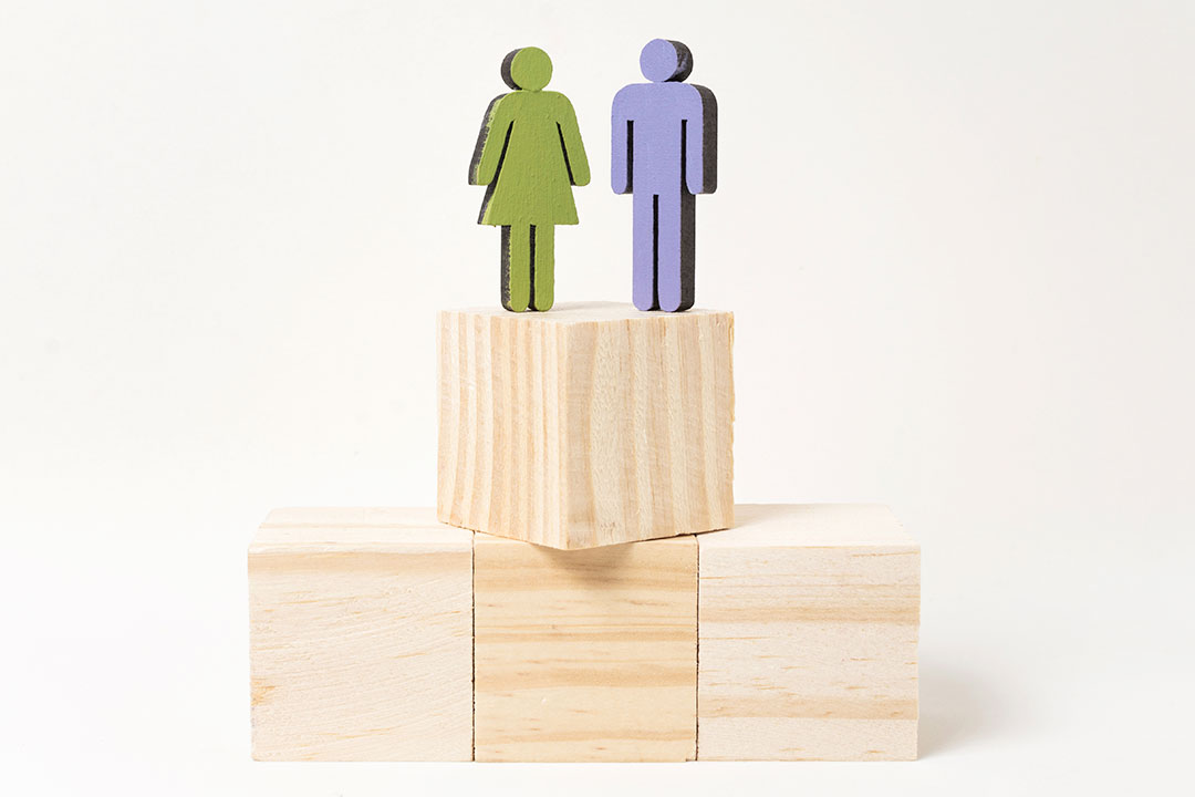woman-man-standing-same-height