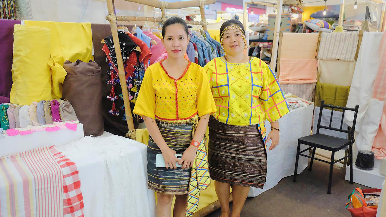 Bagobo Tagabawa weavers LoveLove & Gemma Monon — Photo from HABI Philippine Textile Council