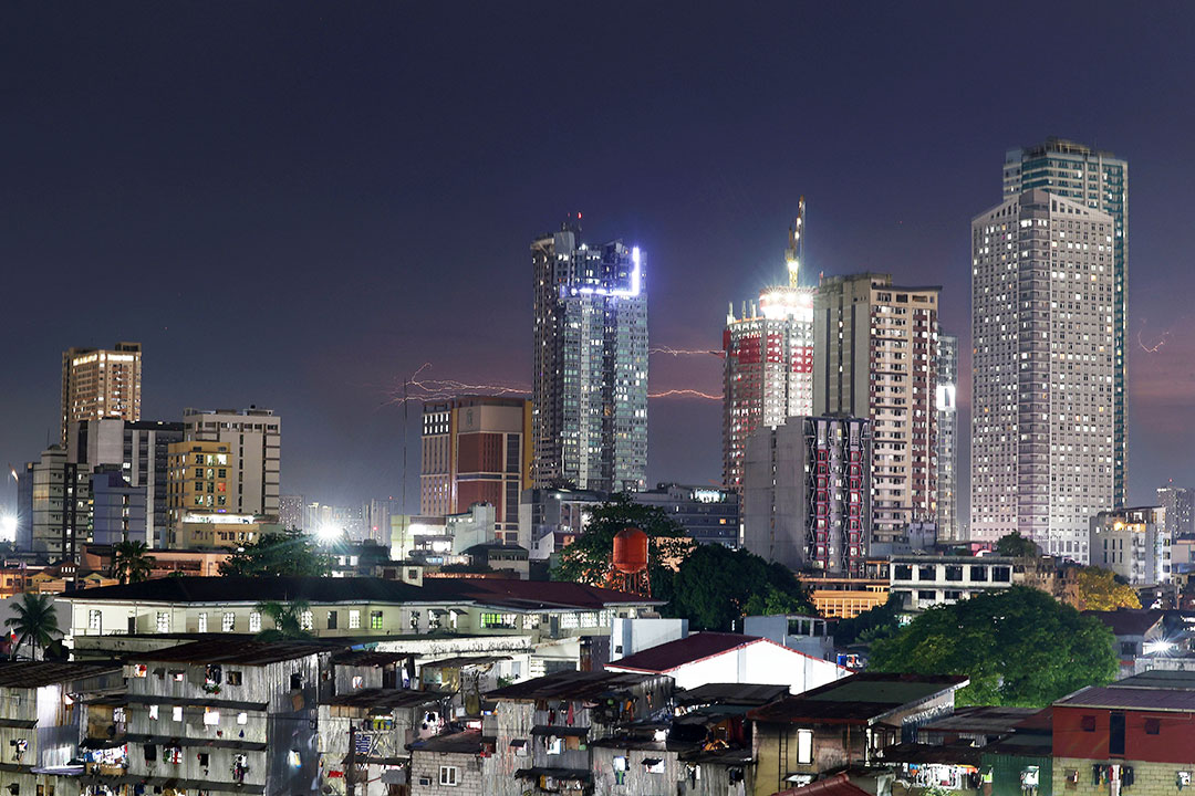 Manila -buildings-skyline-wc