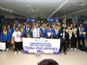 Smiling countrymen greet Gilas Pilipinas homecoming