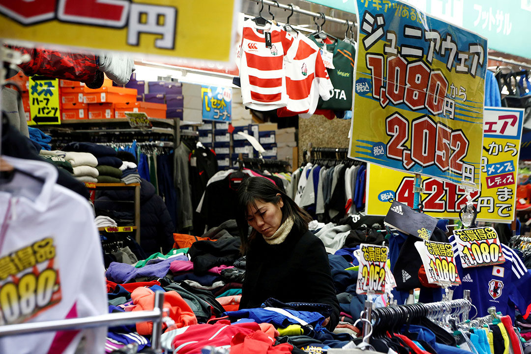 Japan-Clothes shop-shopper