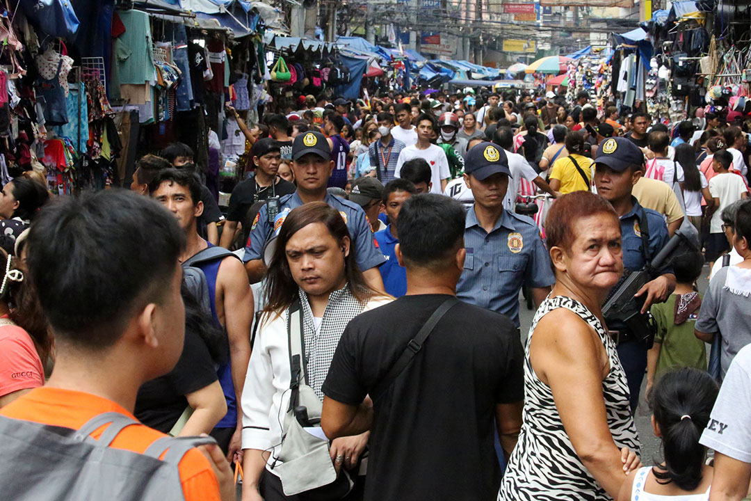Divisoria-shoppers-crowd