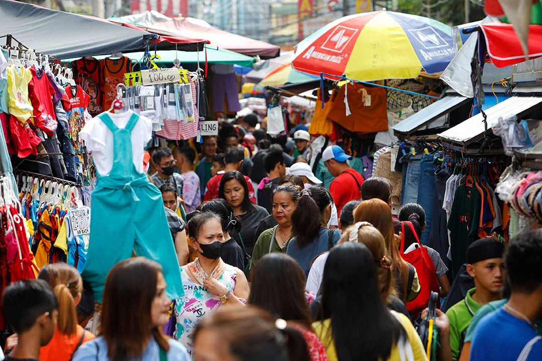 crowd-Shoppers-wc