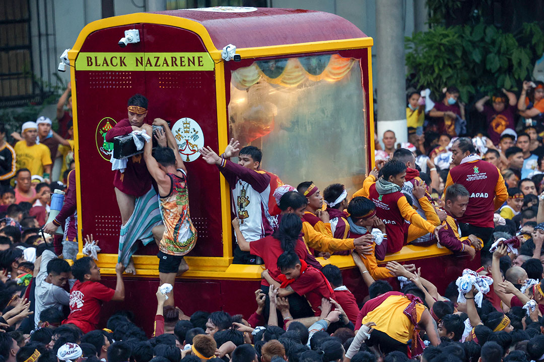 Black-Nazarene-traslacion