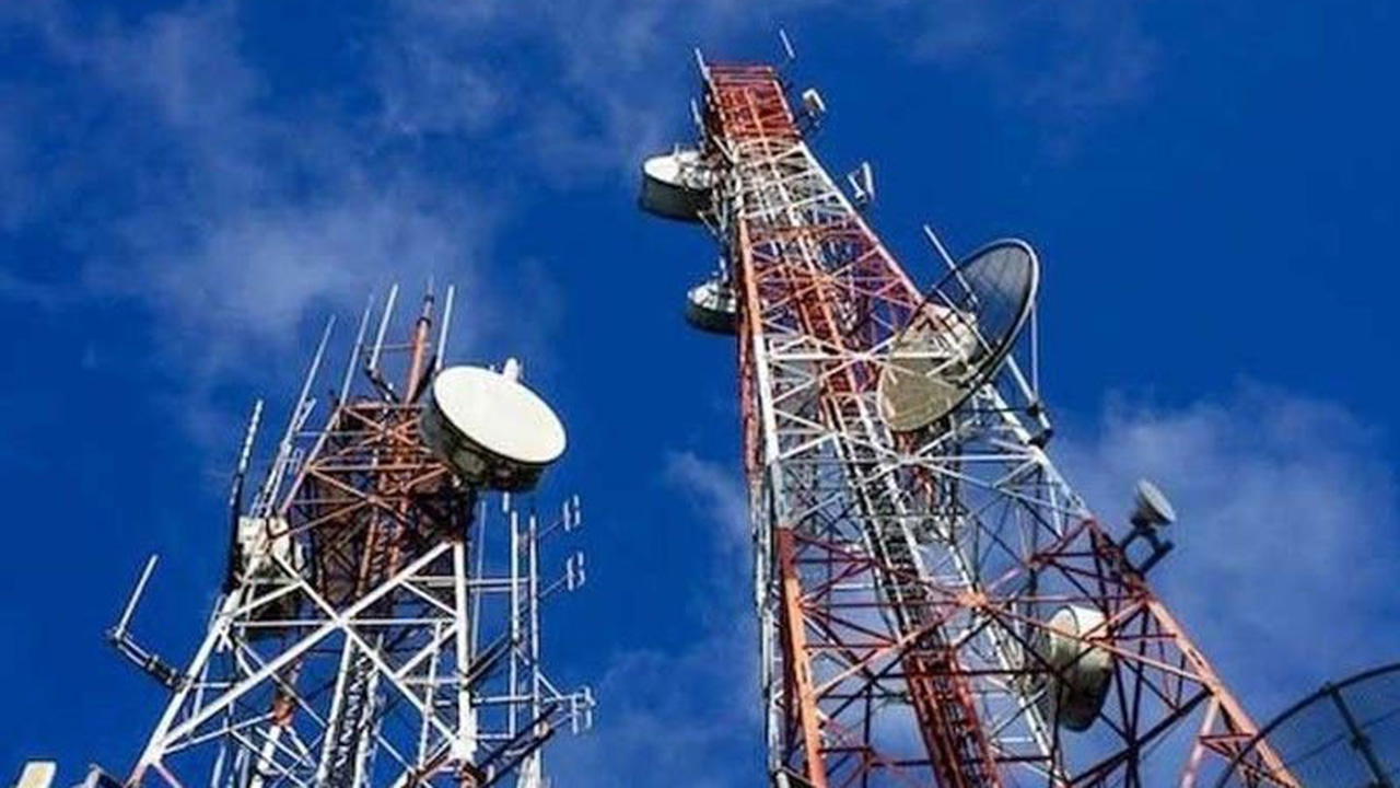 Briefs 6 telco - BW FILE PHOTO