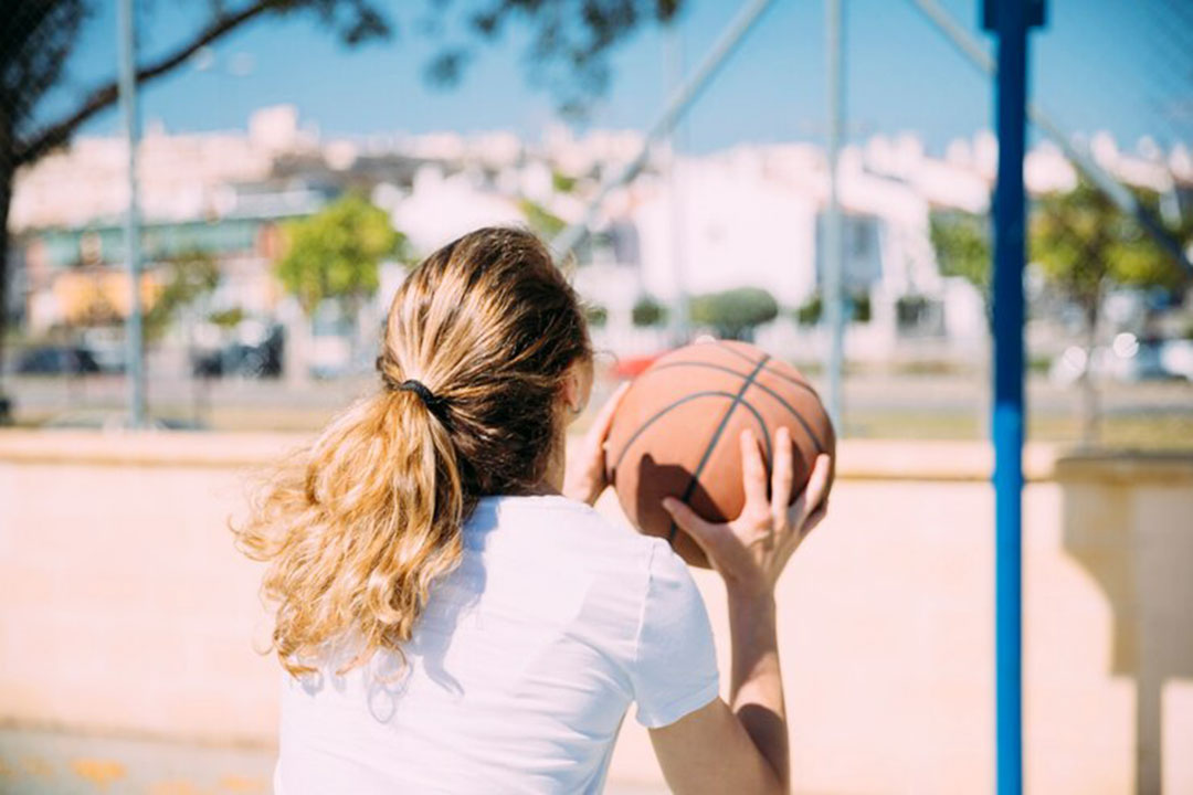 basketball-woman