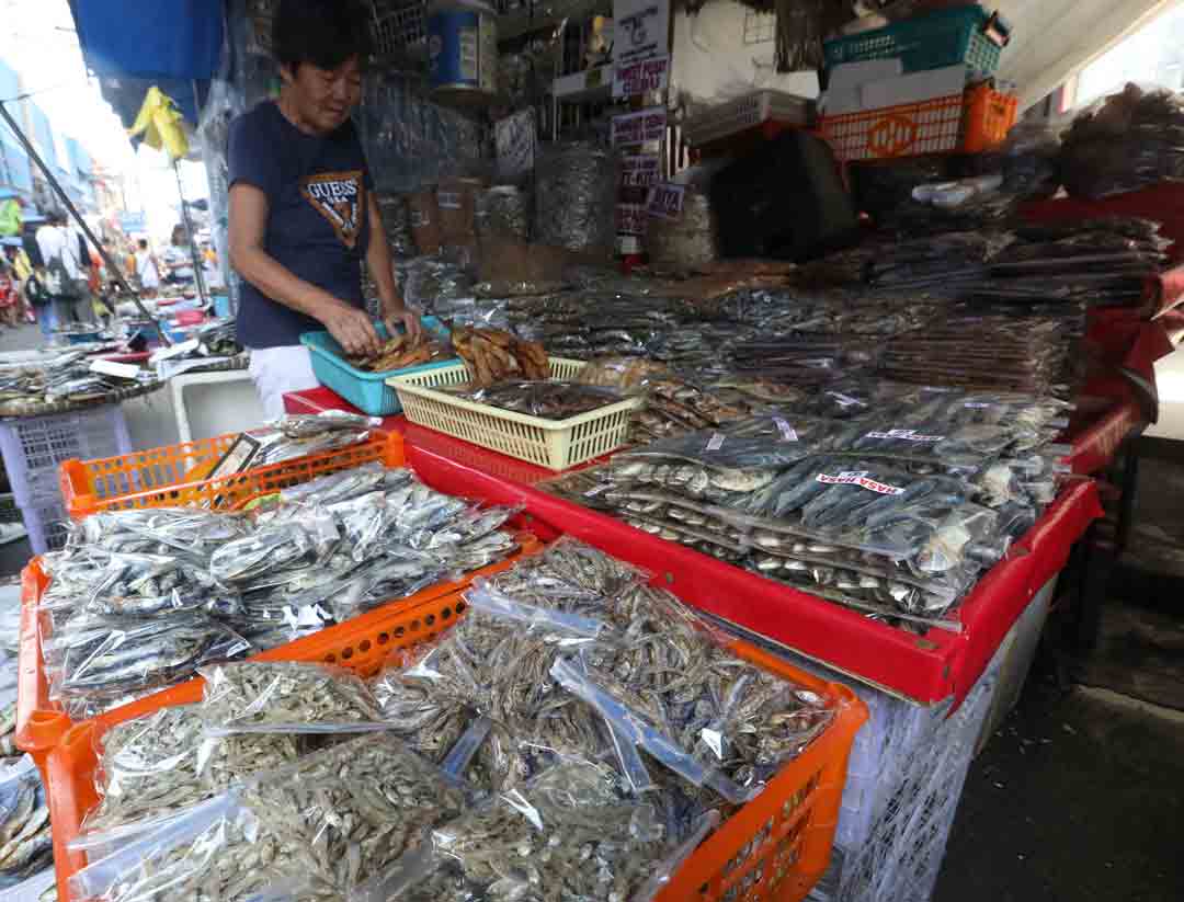 dried-fish-vendor