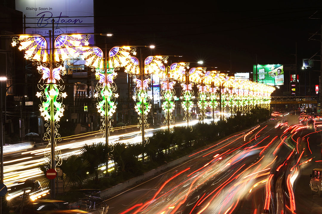 road-christmas lights
