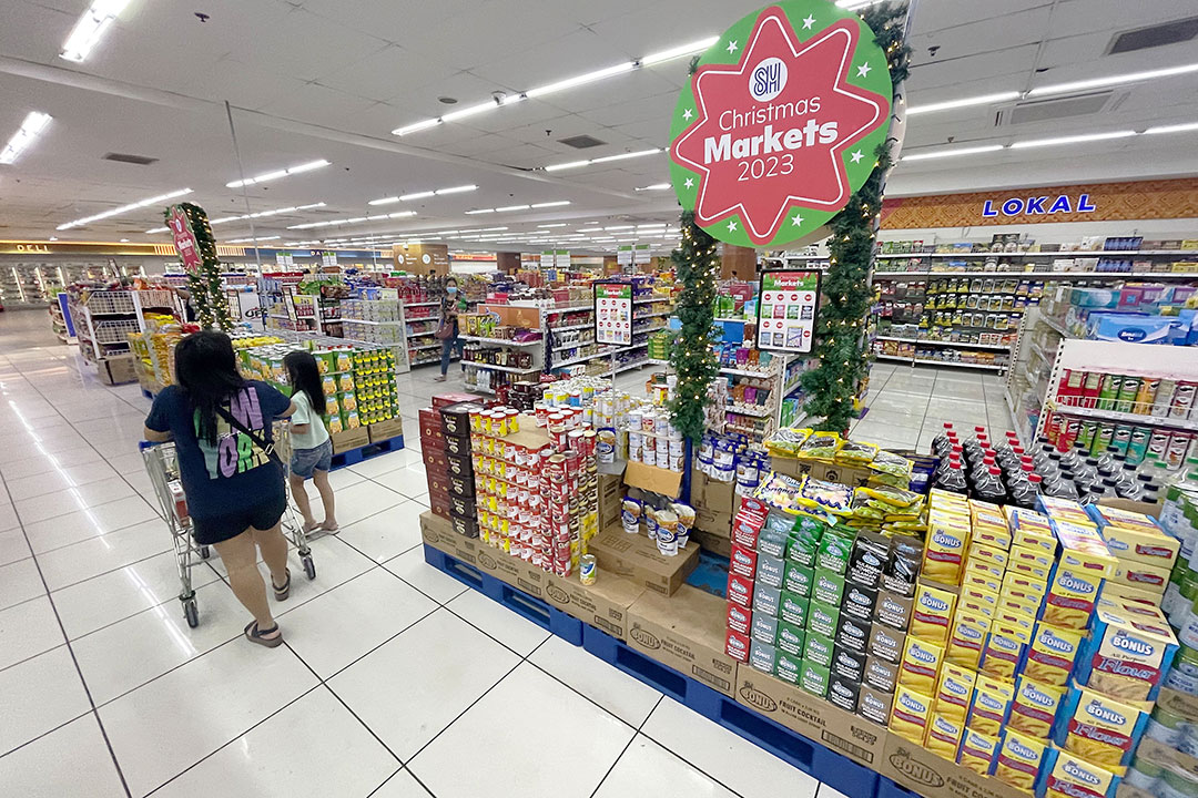 supermarket-grocery-shoppers