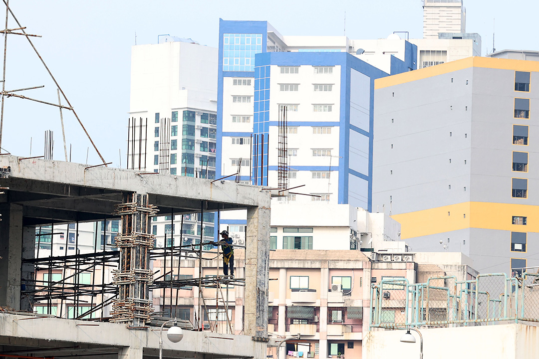 Building-contruction-worker