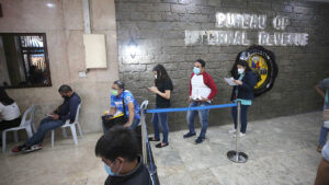 Marcos appoints Charlito Mendoza as new BIR chief; Lumagui out