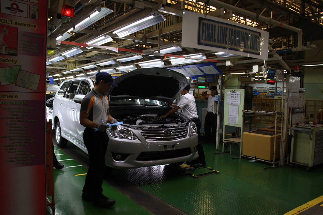 car-assembly-worker
