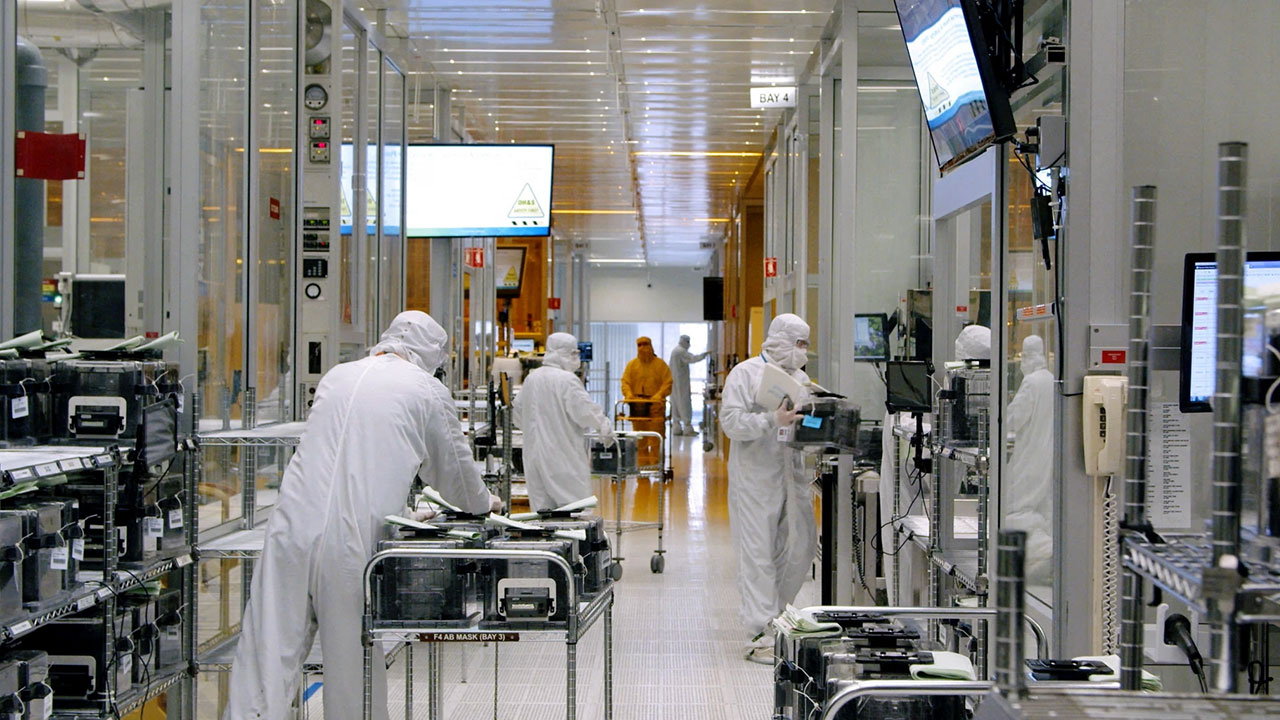 semiconductor-factory-workers