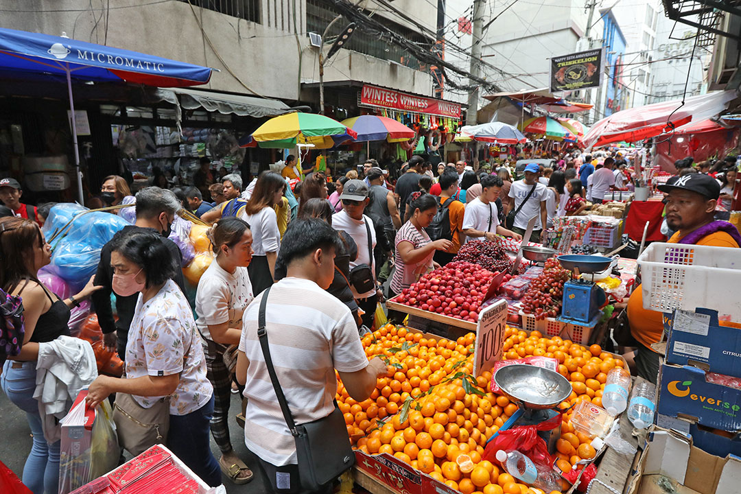 Public market-shoppers-crowd