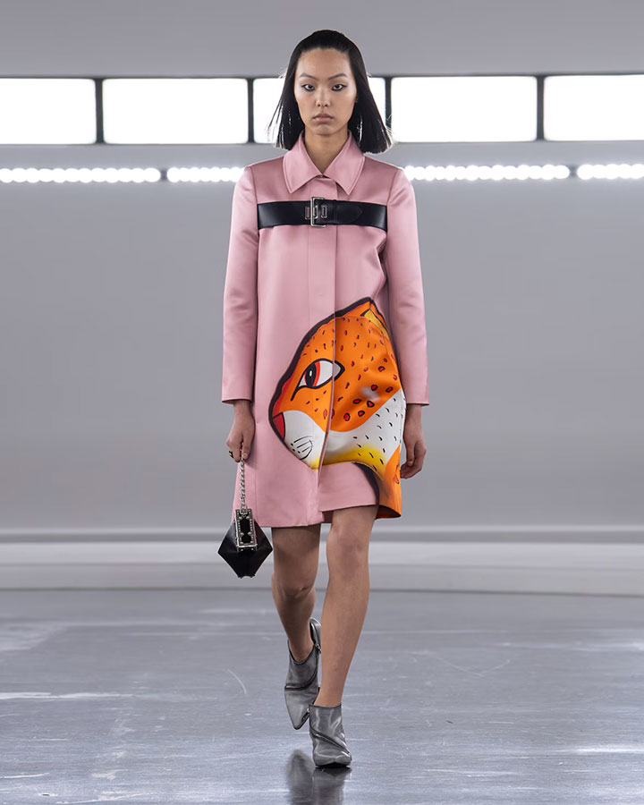 WOMEN_PF24_SHOW_RUNWAY_LOOKS_LVCOM_1600x2000_DII_LOOK_01