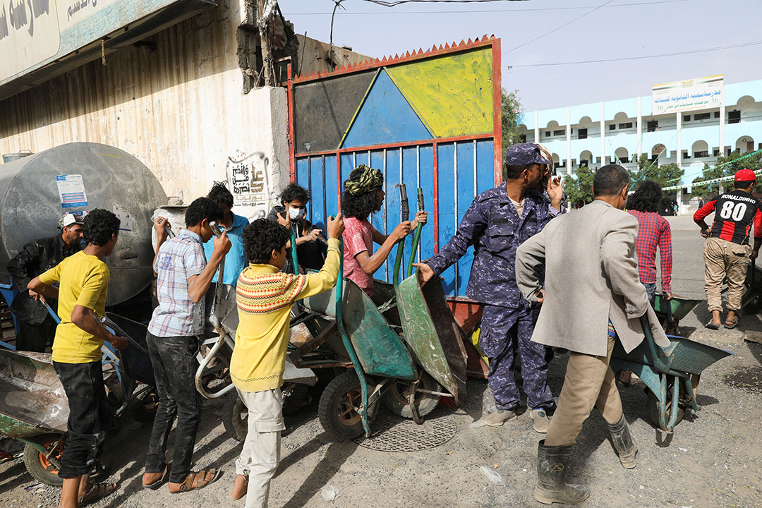 Yemen-food aid-workers