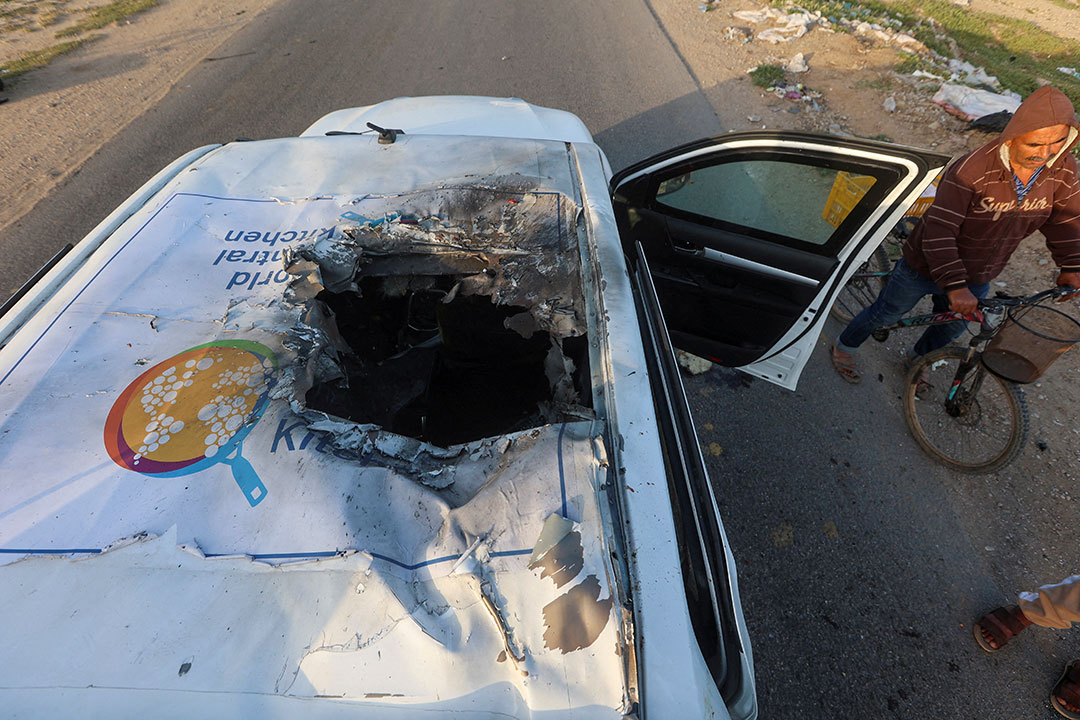 israel-gaza-damaged vehicle
