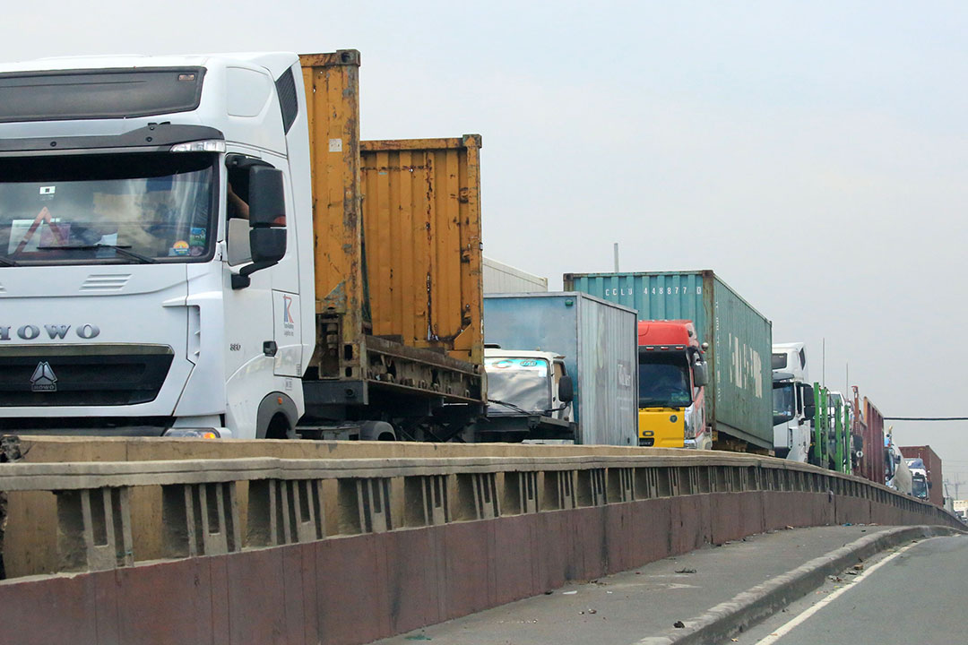 traffic-trucks-wc