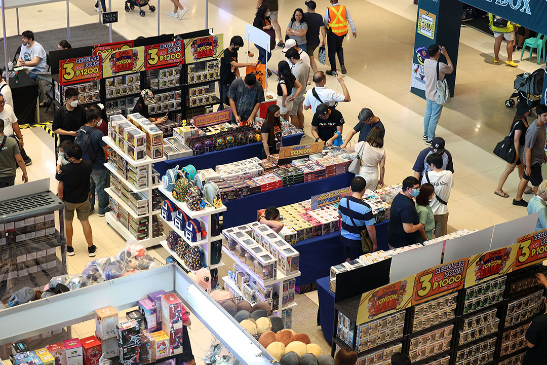 Shoppers-Mall