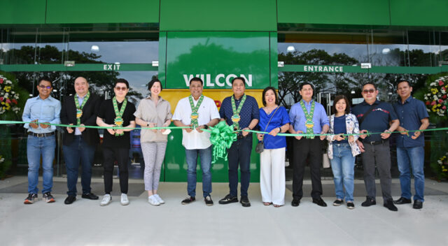 Ribbon-Cutting-Photo-OL
