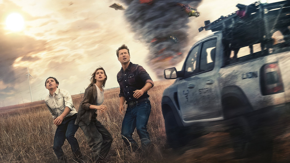 Anthony Ramos, Daisy-Edgar Jones, Glen Powell in TWISTERS