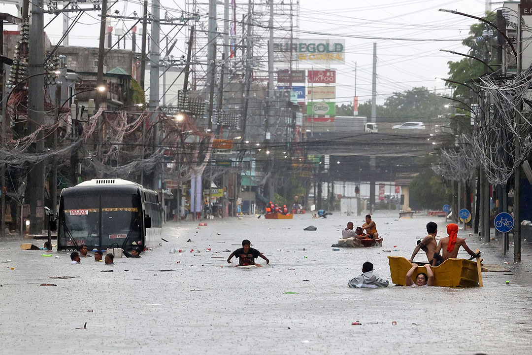 Flood-rain-commuters