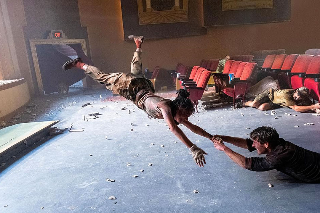 Glen-Powell-and-Sasha-Lane--in-a-scene-from-Twisters
