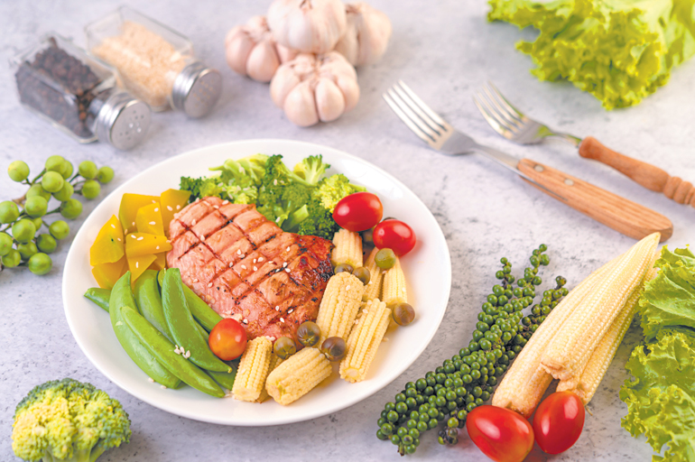 SF_chicken-steak-topped-with-white-sesame-peas-OL