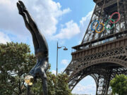 American artist Feuerman aims to inspire with her Diver sculpture