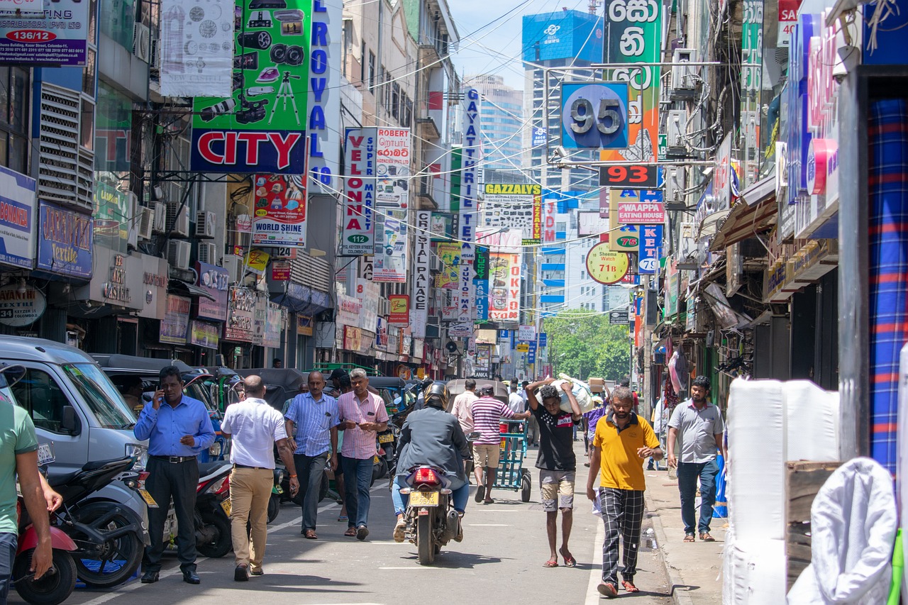 sri-lanka-busy-street-4534538_1280