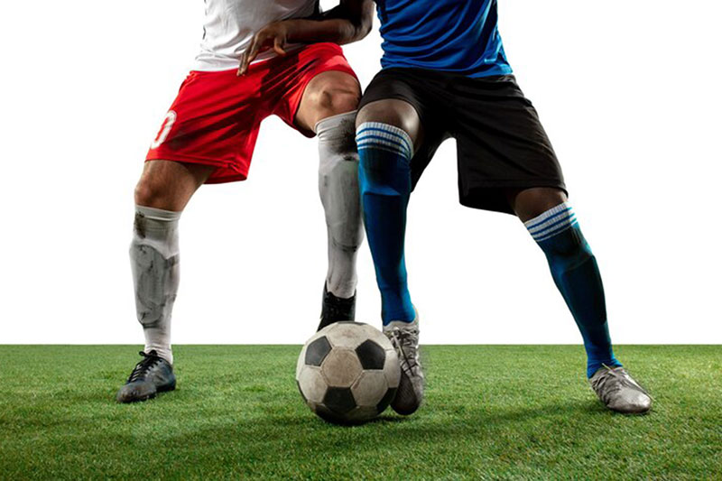 fighting-close-up-legs-professional-soccer