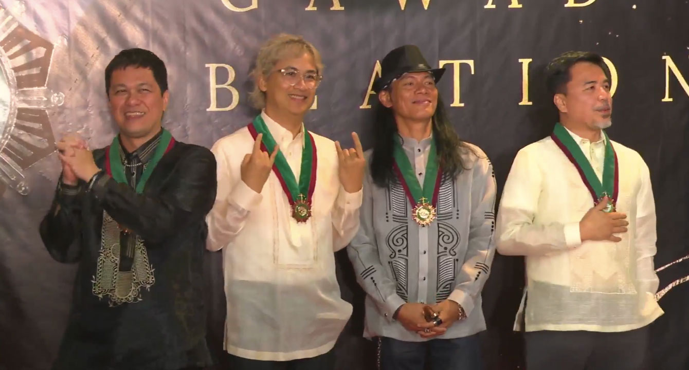Eraserheads-receive-Gawad-Oblation-medals