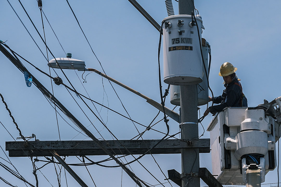 Linemen-electric wires-wc