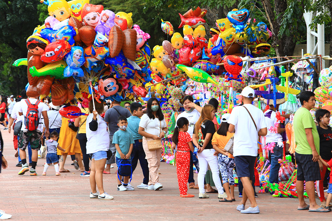 Luneta Park-crowd
