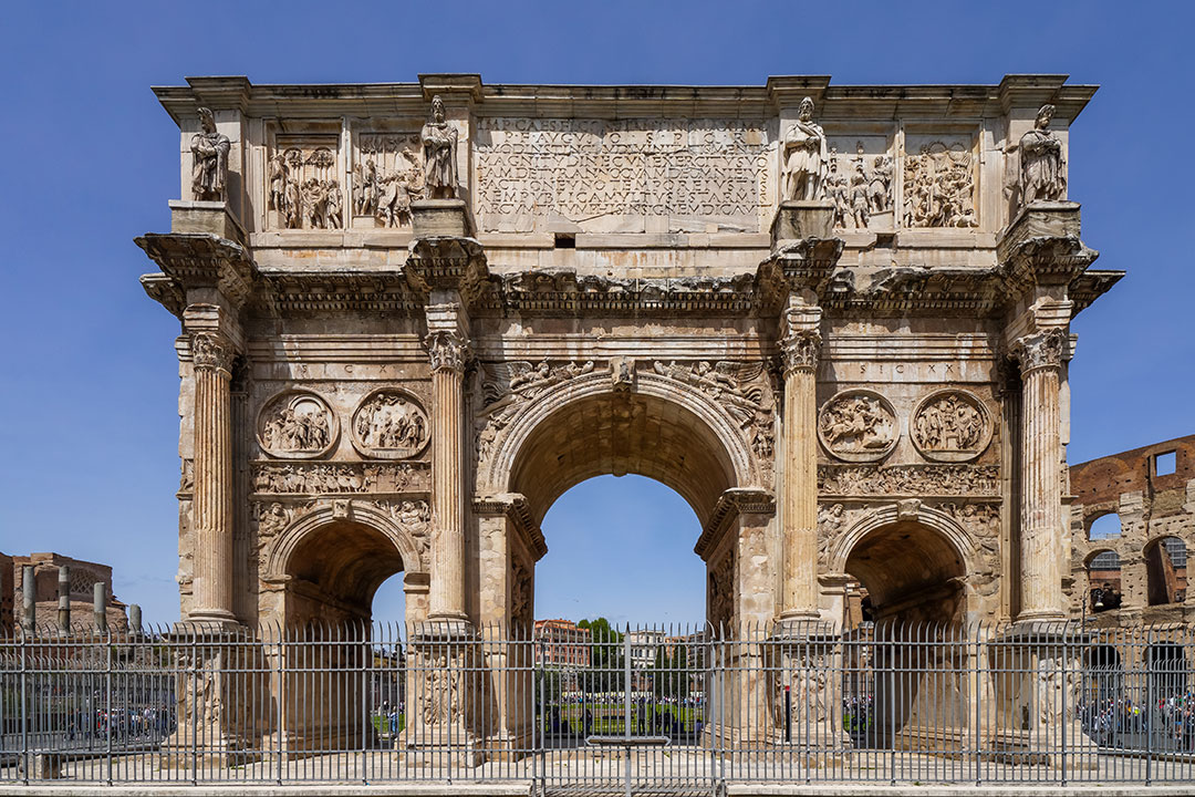 Arch_of_Constantine_(Rome)_-_South_side,_from_Via_triumphalis
