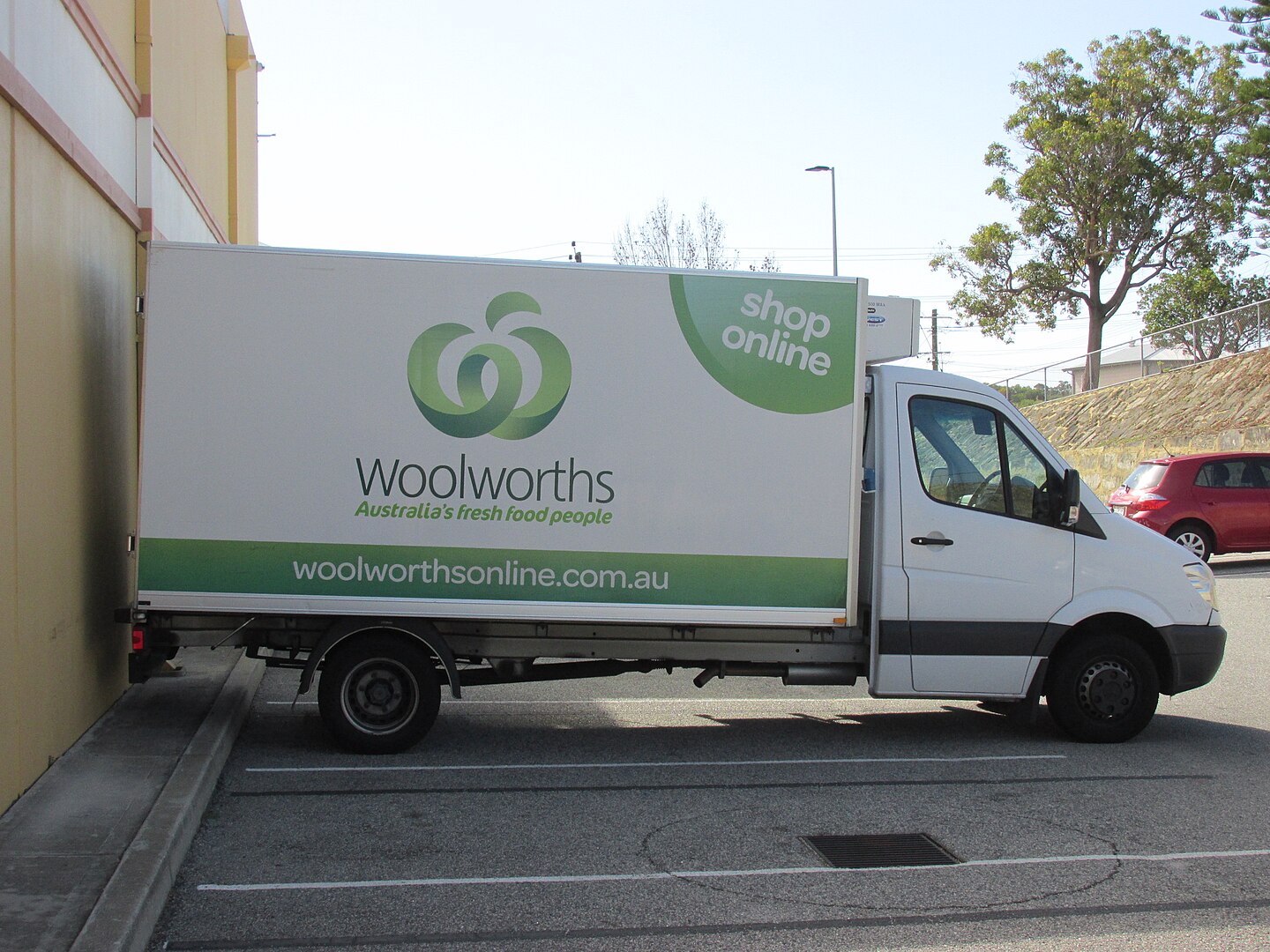 1440px-Woolworths_truck_at_Stirling_Central