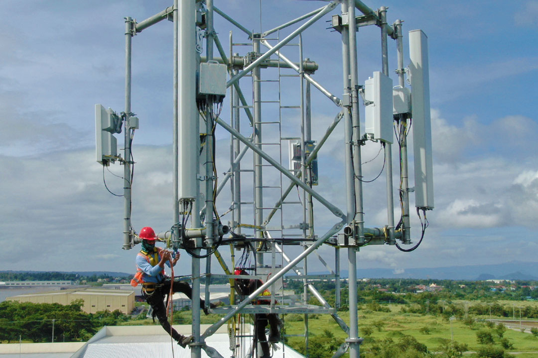 Aboitiz-telco tower-workers-wc