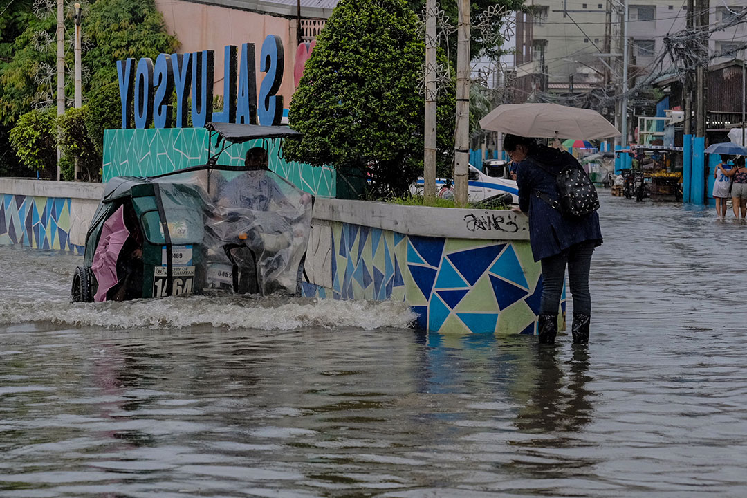 Typhoon Kristine-commuters-motorist