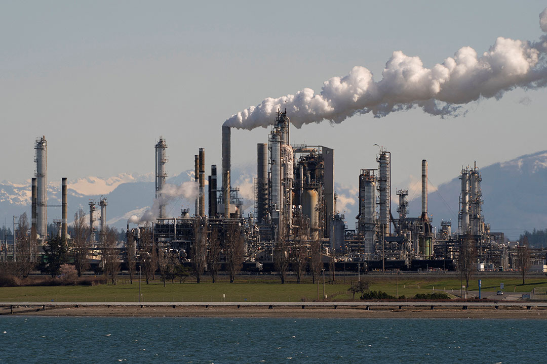 US-Petroleum's refinery-smoke