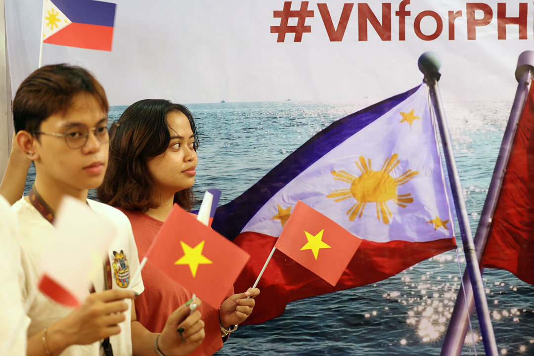Vietnam-PHL_flags