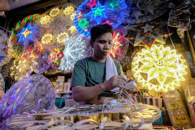 Christmas lantern-worker