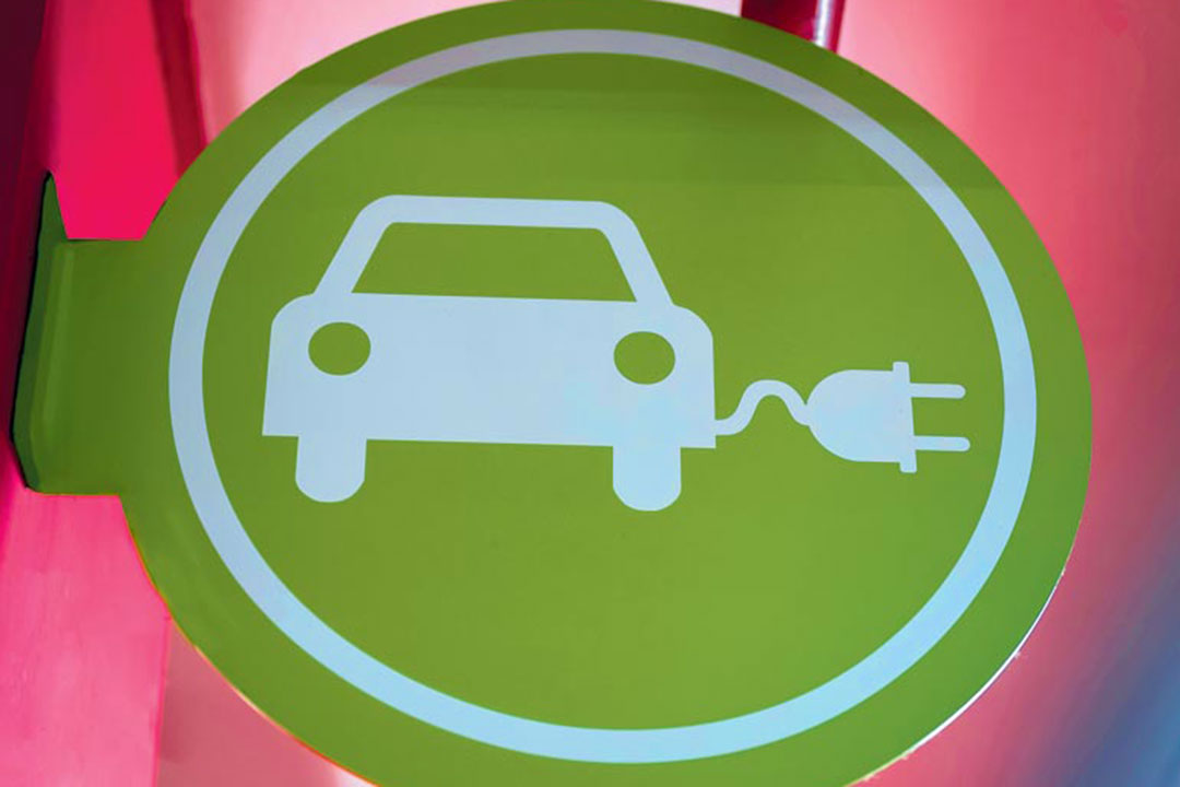 Electric vehicle-chaging station