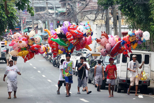 Ballon vendor-road street