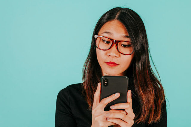 asian-woman-using-smartphone
