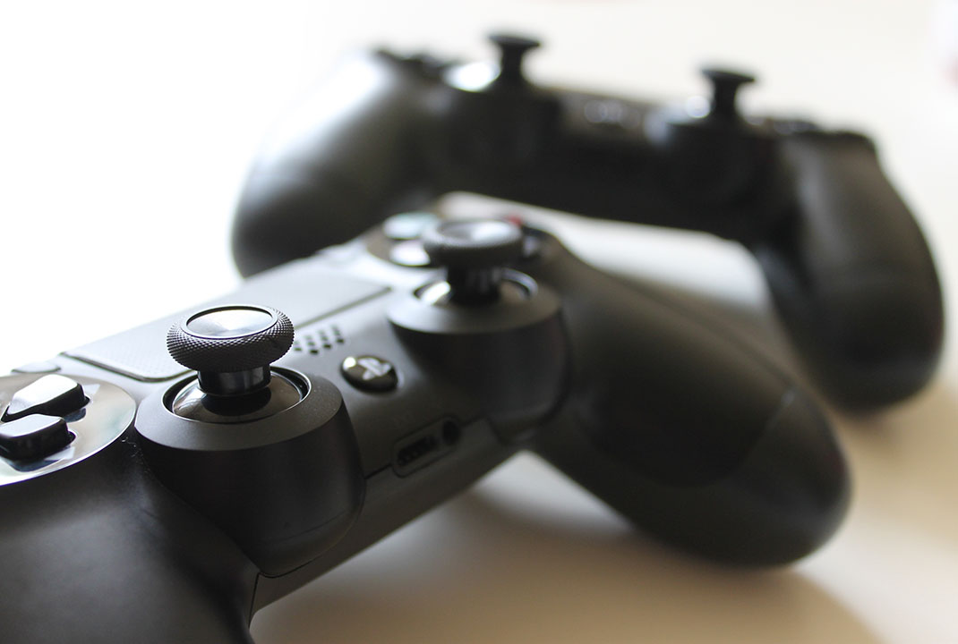 gaming-console-controller