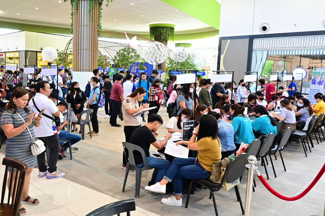 Job fair-applicants