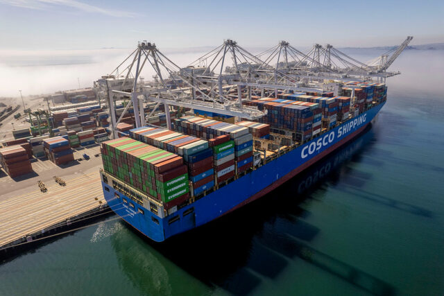 Bloomberg-cargo ship-containers