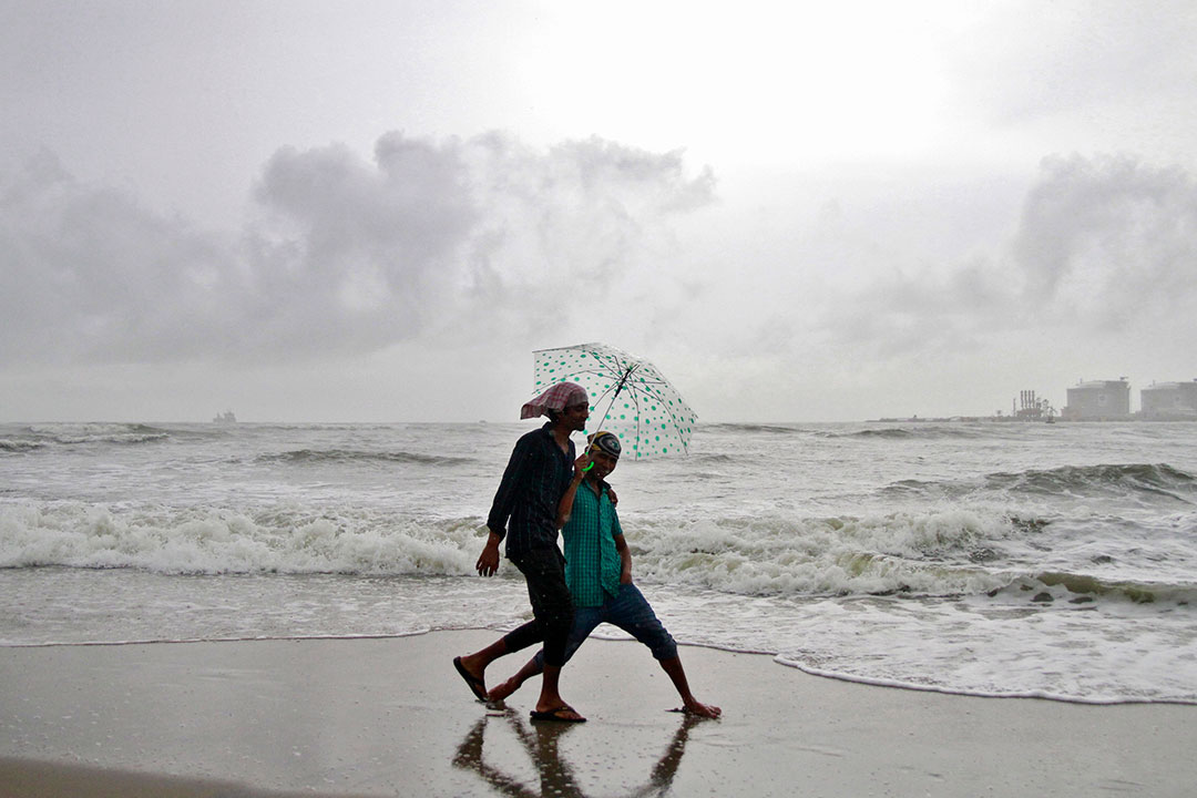 Beachgoers-rain