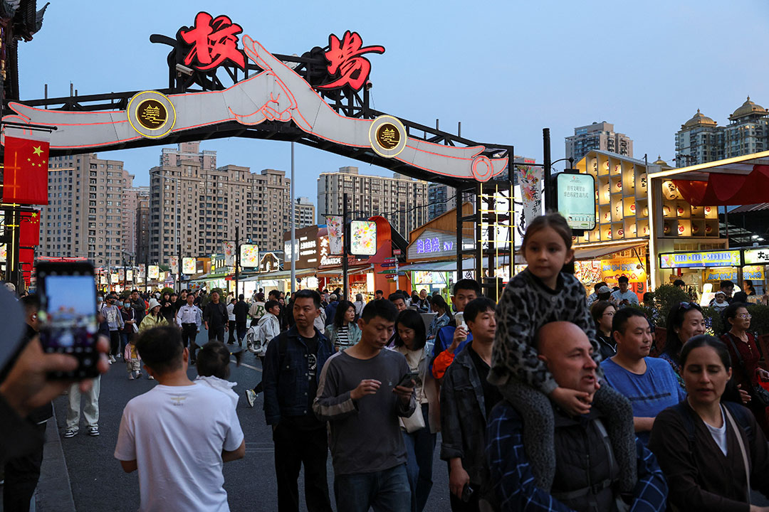 China-crowd-food shop