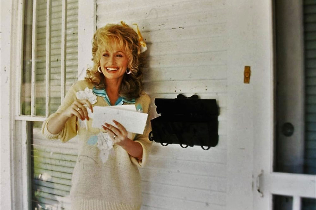 Dolly-Parton,-seen-here-in-a-scene-from-the-1989-film-Steel-Magnolias,-will-be-receiving-the-Jean-Hersholt-Humanitarian-Award-for-her-charitable-efforts.-